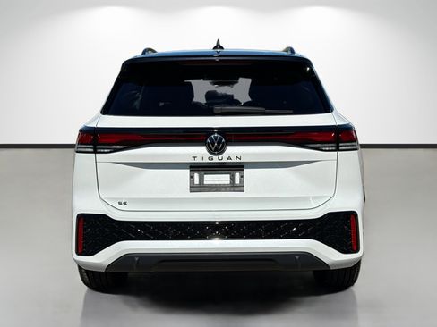 New 2026 Volkswagen Tiguan SE R-Line FWD image 4