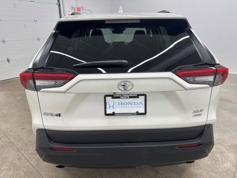 Used 2022 Toyota RAV4 XLE Premium AWD/4WD image 6