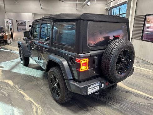 Used 2018 Jeep Wrangler Unlimited Sport S AWD/4WD image 32