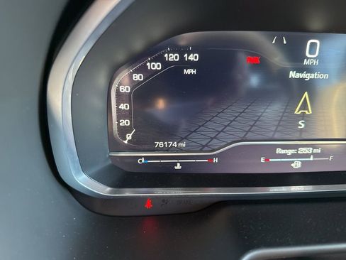 Used 2023 GMC Yukon XL SLT image 10