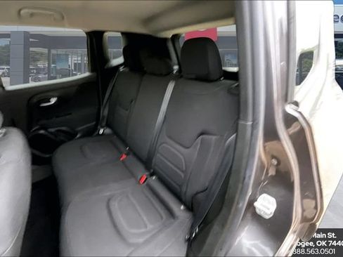 Used 2020 Jeep Renegade Latitude FWD image 20