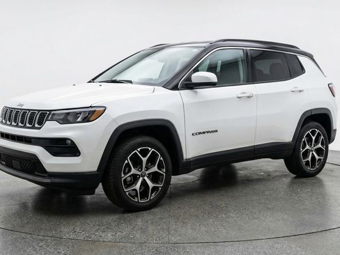 Used 2025 Jeep Compass Limited AWD/4WD image 3