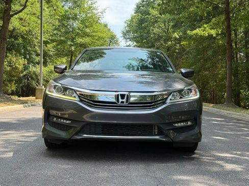 Used 2017 Honda Accord Sport image 2