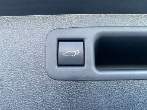 Certified 2022 Toyota Highlander XLE image 13