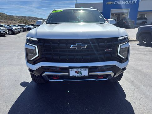 Used 2025 Chevrolet Suburban Z71 image 2