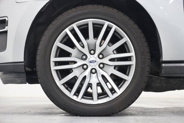 Used 2023 Ford Expedition Limited AWD/4WD image 9