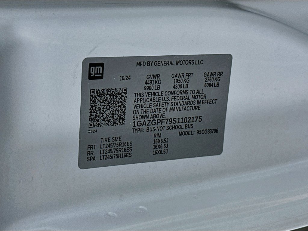 Used 2025 Chevrolet Express 3500 LT w/ LT Preferred Equipment Group RWD image 22
