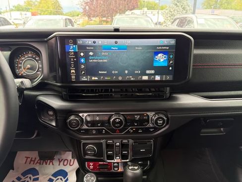 Used 2024 Jeep Wrangler Unlimited Rubicon AWD/4WD image 18