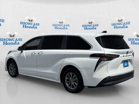 Used 2023 Toyota Sienna LE FWD image 5