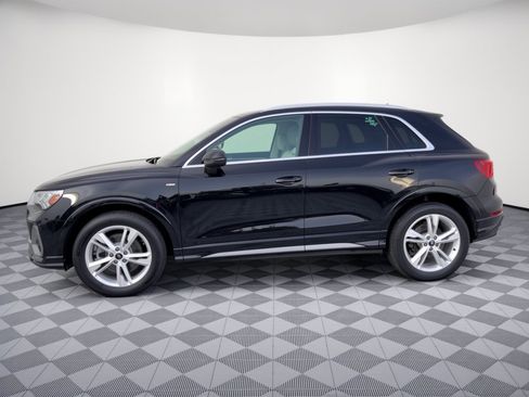 Used 2023 Audi Q3 2.0T Premium w/ Convenience Package AWD/4WD image 2