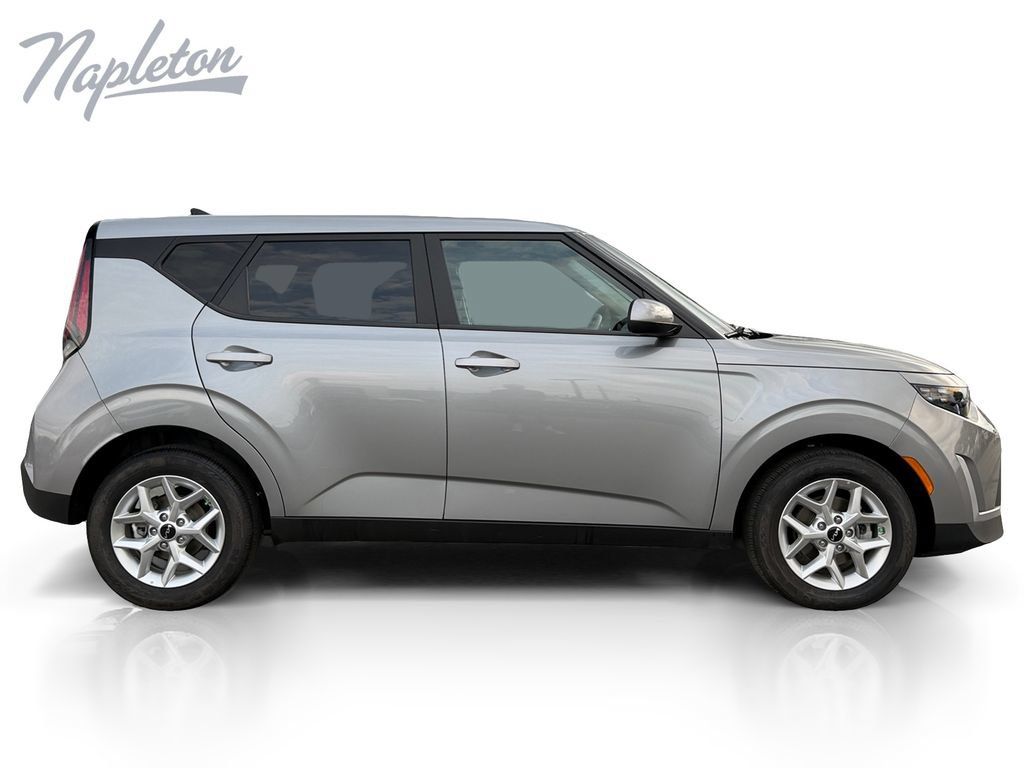 Used 2025 Kia Soul LX w/ LX Technology Package FWD image 7