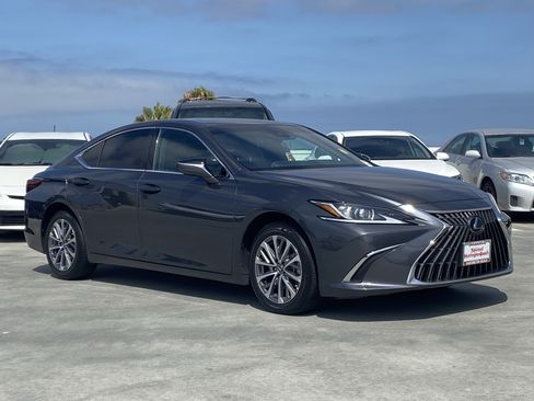 Used 2025 Lexus ES 350 w/ Accessory Package (Z2) FWD image 2