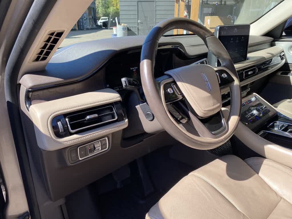 Used 2020 Lincoln Aviator Reserve w/ Equipment Group 202A AWD/4WD image 2