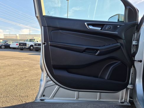 Used 2019 Ford Edge Titanium AWD/4WD image 14