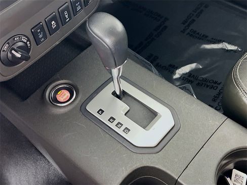 Used 2020 Nissan Frontier PRO-4X image 17