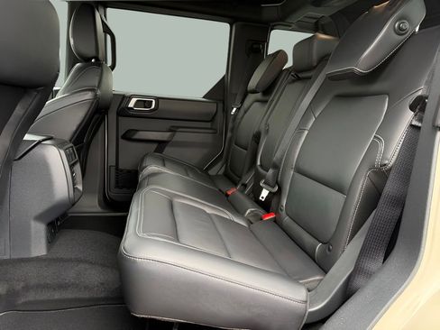New 2025 Ford Bronco Outer Banks w/ Sasquatch Package AWD/4WD image 21