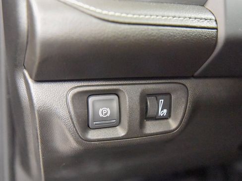 Used 2021 GMC Acadia SLE w/ Driver Convenience Package image 18