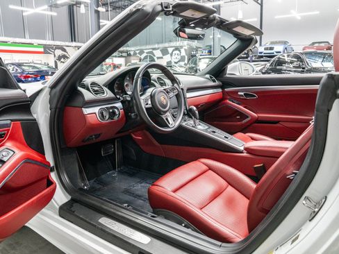 Used 2018 Porsche 718 Boxster S RWD image 22