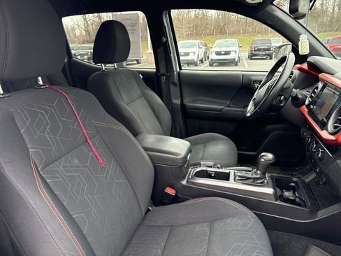 Used 2016 Toyota Tacoma TRD Sport w/ Towing Package image 13