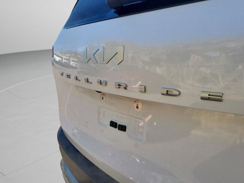Used 2022 Kia Telluride EX w/ EX Premium Package image 7