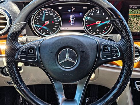 Used 2018 Mercedes-Benz E 400 4MATIC Sedan image 27