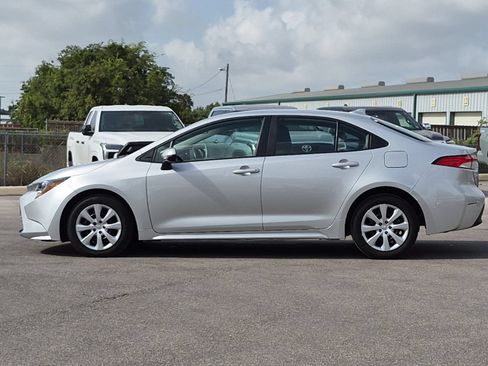 Certified 2025 Toyota Corolla LE FWD image 2