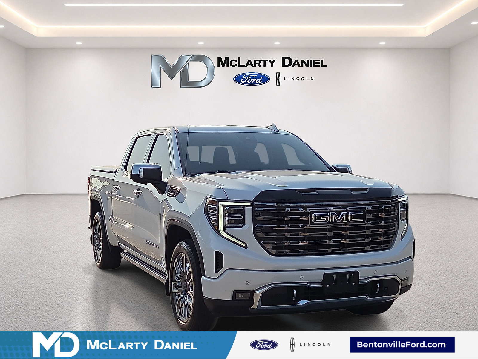 Used 2025 GMC Sierra 1500 Denali Ultimate AWD/4WD image 1
