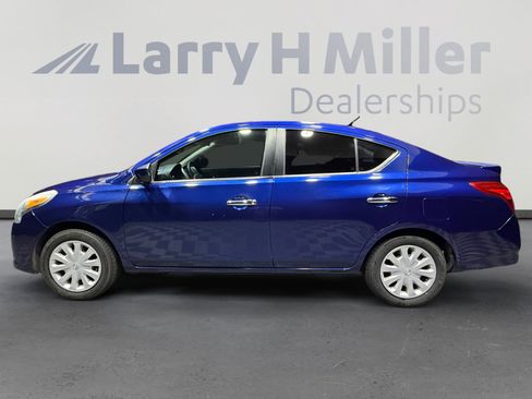 Used 2019 Nissan Versa SV FWD image 2