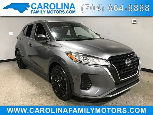 Used 2022 Nissan Kicks S FWD image 1