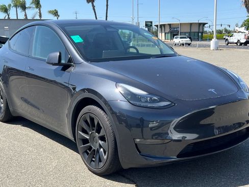 Used 2024 Tesla Model Y Long Range image 3