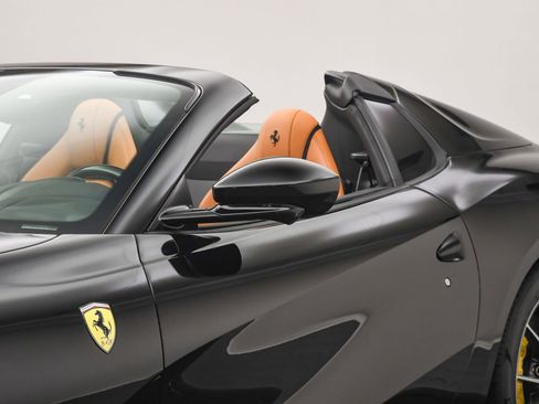 Used 2022 Ferrari 812 GTS image 11