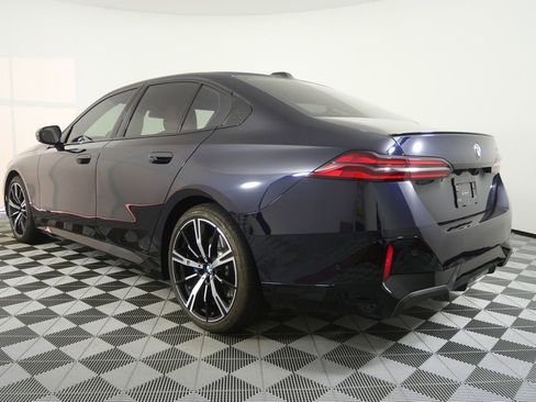 Used 2025 BMW 530i w/ M Sport Package RWD image 5