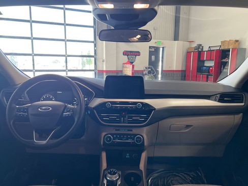 Used 2020 Ford Escape SE image 12