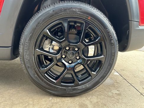 New 2025 Jeep Compass Latitude w/ Sun & Sound Group image 10