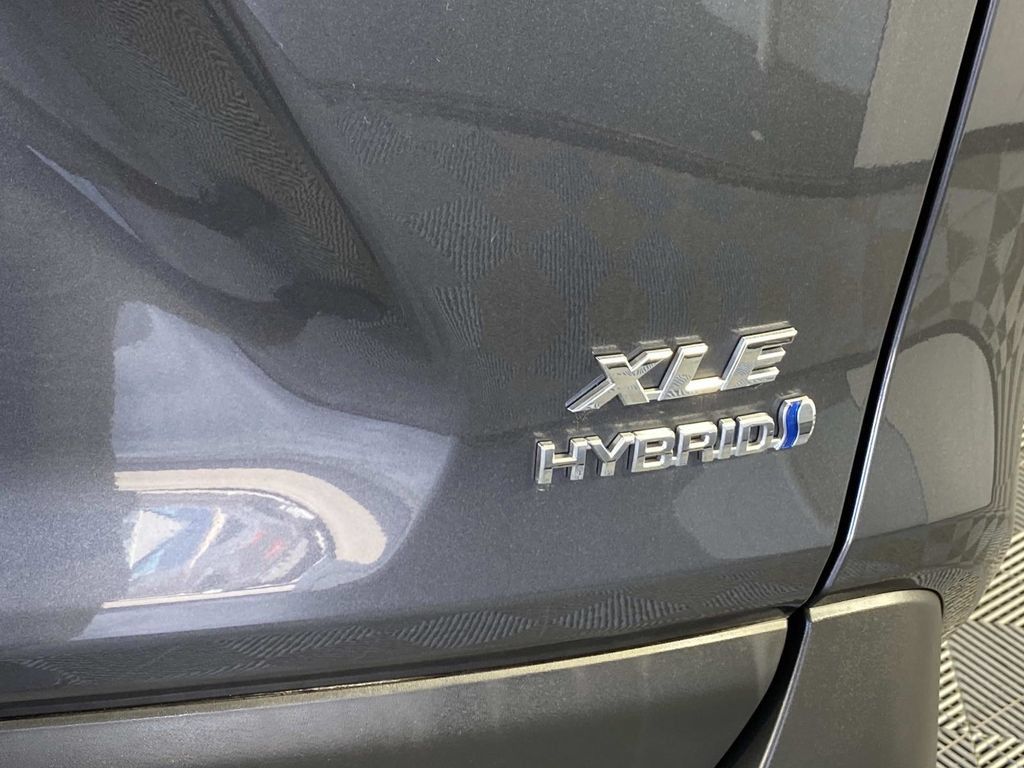Used 2020 Toyota RAV4 XLE w/ Convenience Package AWD/4WD image 5