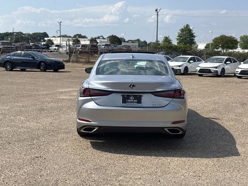 Used 2025 Lexus ES 350 w/ Premium Package image 4