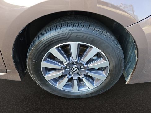 Used 2020 Toyota Sienna Limited AWD/4WD image 39