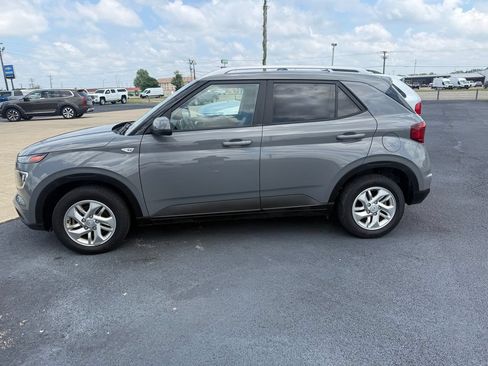 Used 2020 Hyundai Venue SEL FWD image 16