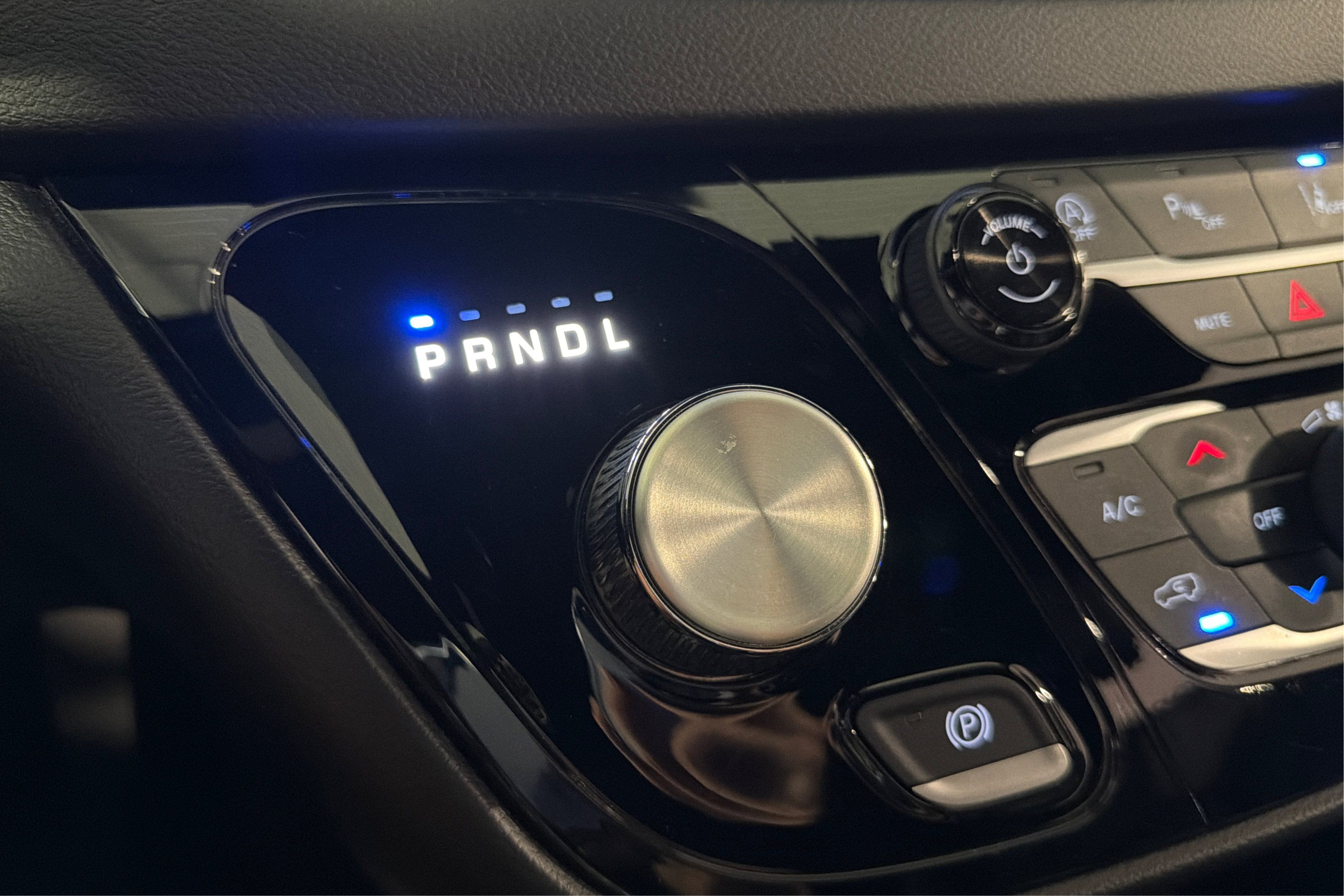 Used 2025 Chrysler Pacifica Select FWD image 34