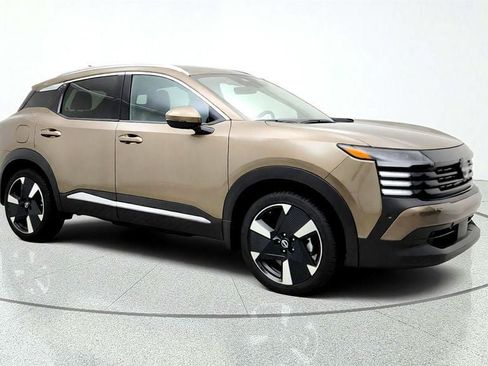 Used 2025 Nissan Kicks SR w/ Illumination Package AWD/4WD image 3