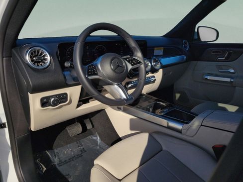 Certified 2025 Mercedes-Benz GLB 250 image 24