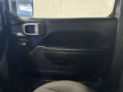 Used 2022 Jeep Wrangler Unlimited Sport AWD/4WD image 31
