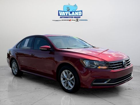 Used 2018 Volkswagen Passat 2.0T S FWD image 40