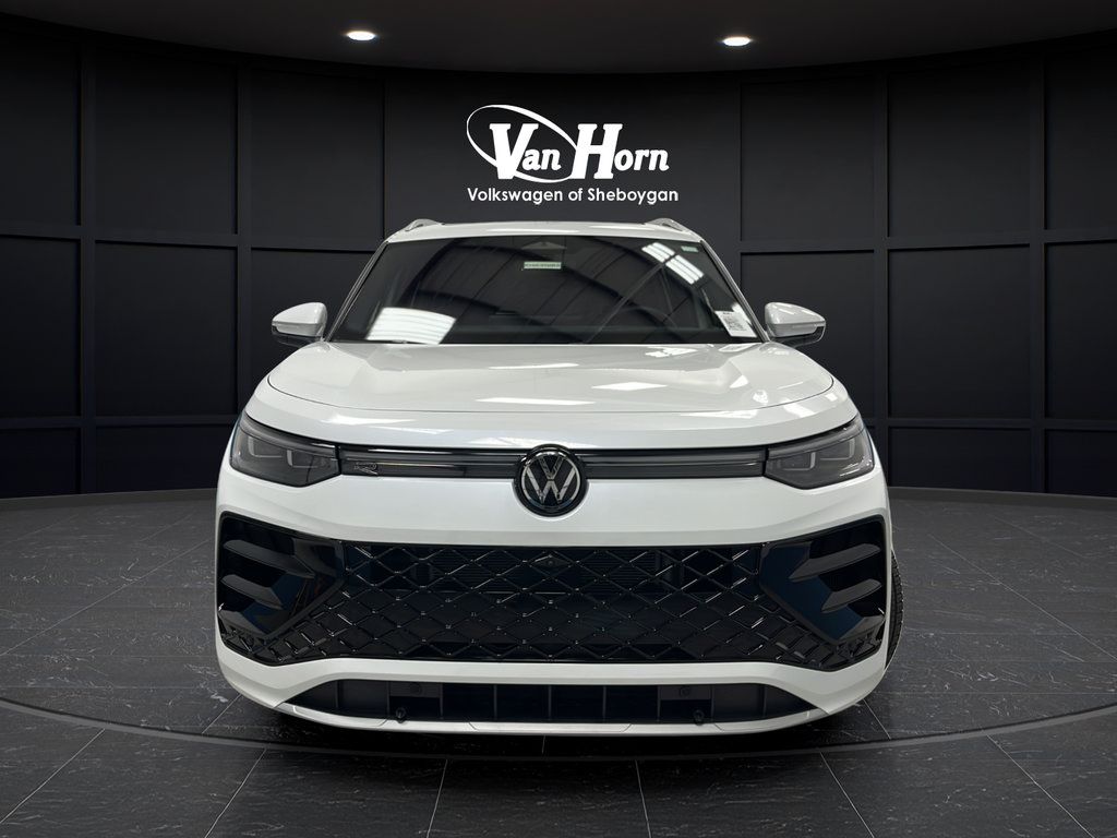 Used 2026 Volkswagen Tiguan SEL R-Line AWD/4WD image 3