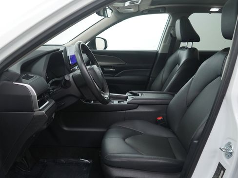 Used 2025 Toyota Grand Highlander AWD image 15