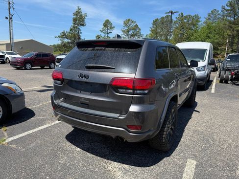 Used 2018 Jeep Grand Cherokee Altitude RWD image 7