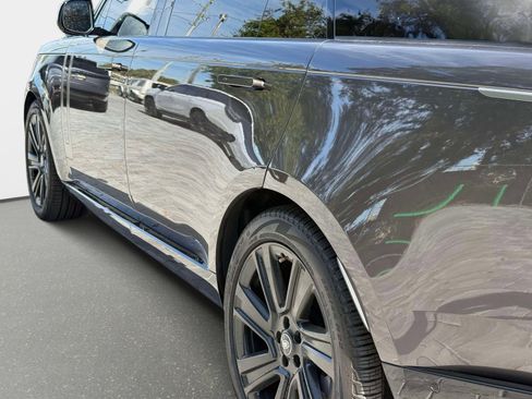 Used 2022 Land Rover Range Rover Long Wheelbase SE image 14