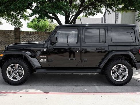 Used 2022 Jeep Wrangler Unlimited Sahara AWD/4WD image 21