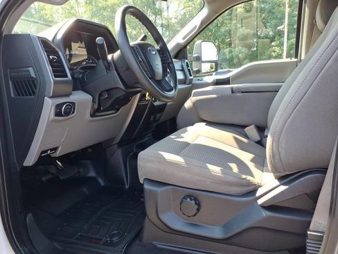 Used 2019 Ford F250 XLT w/ Snow Plow Prep Package AWD/4WD image 11