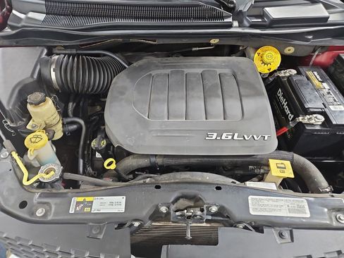 Used 2014 Dodge Grand Caravan SXT image 19